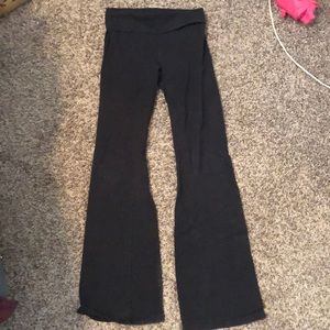 Black yoga pants